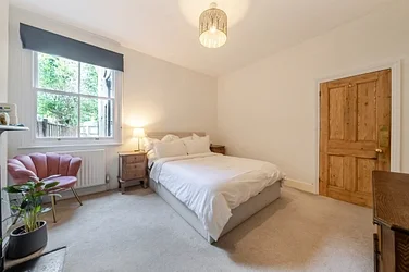 Flat Aldrich Terrace in Greater London