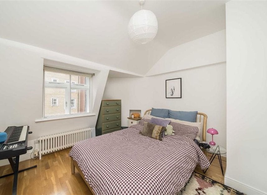 Flat Charlotte Street in Greater London