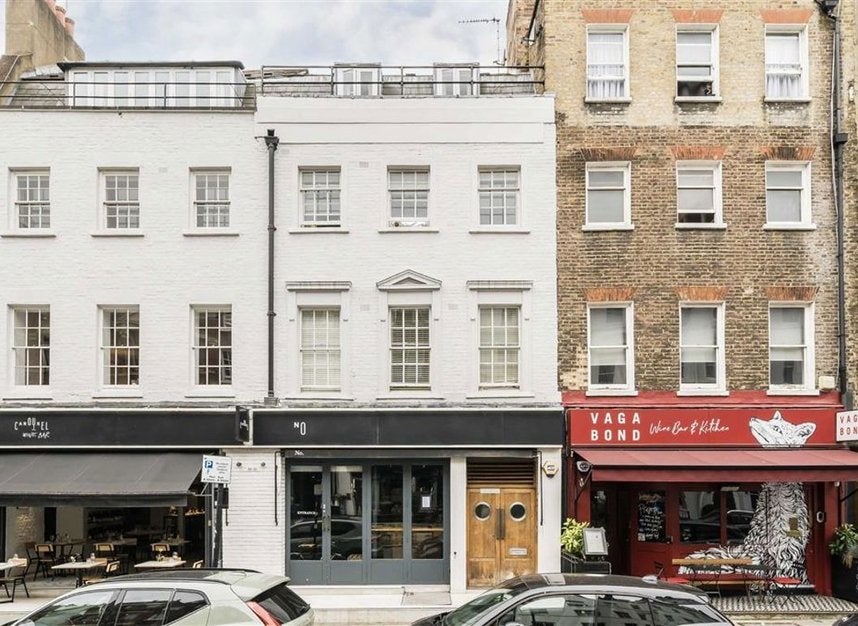 Flat Charlotte Street in Greater London