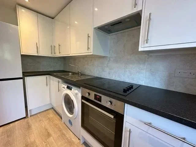 Flat Milford Gardens in Greater London