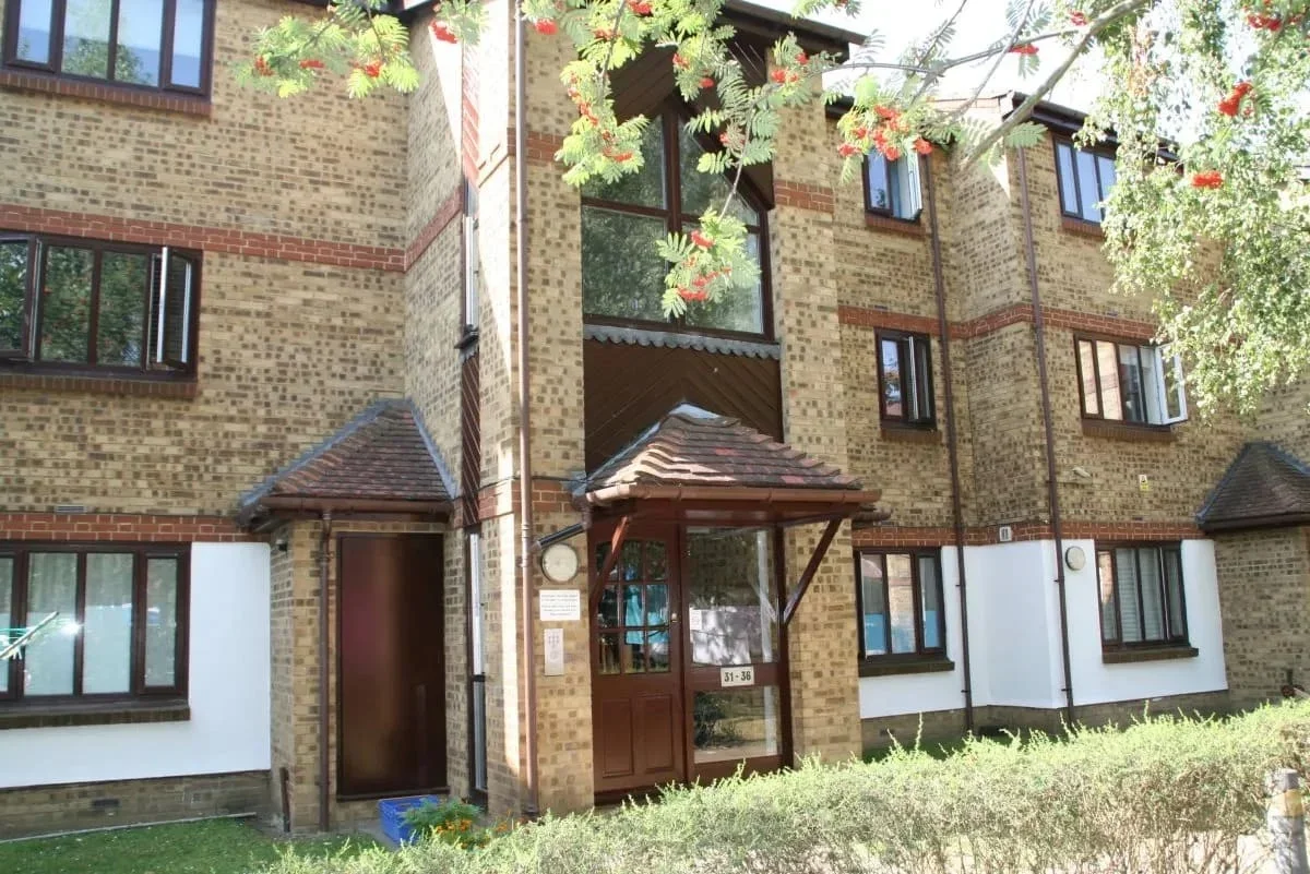 Flat Milford Gardens in Greater London