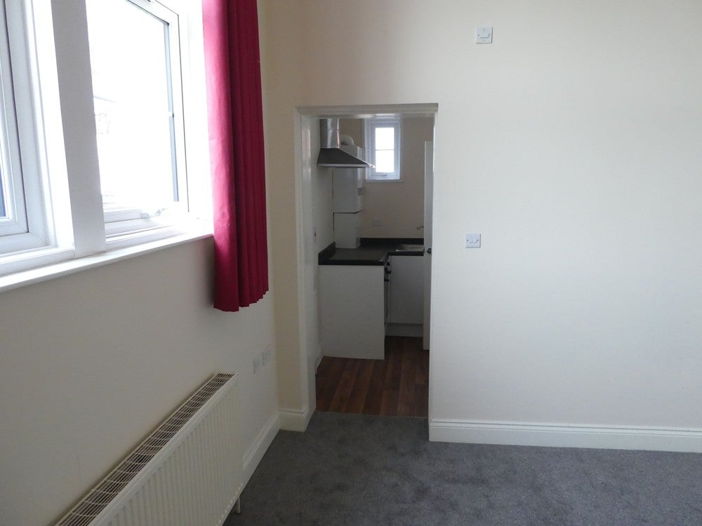 Flat Midland Road in Bedford