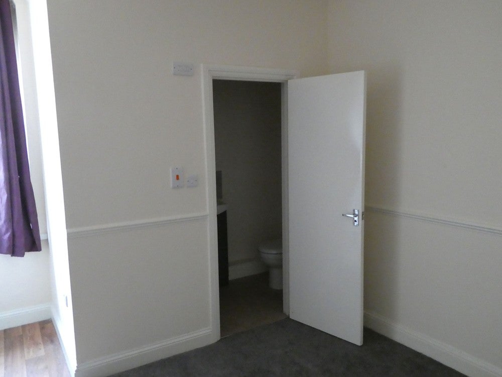 Flat Midland Road in Bedford