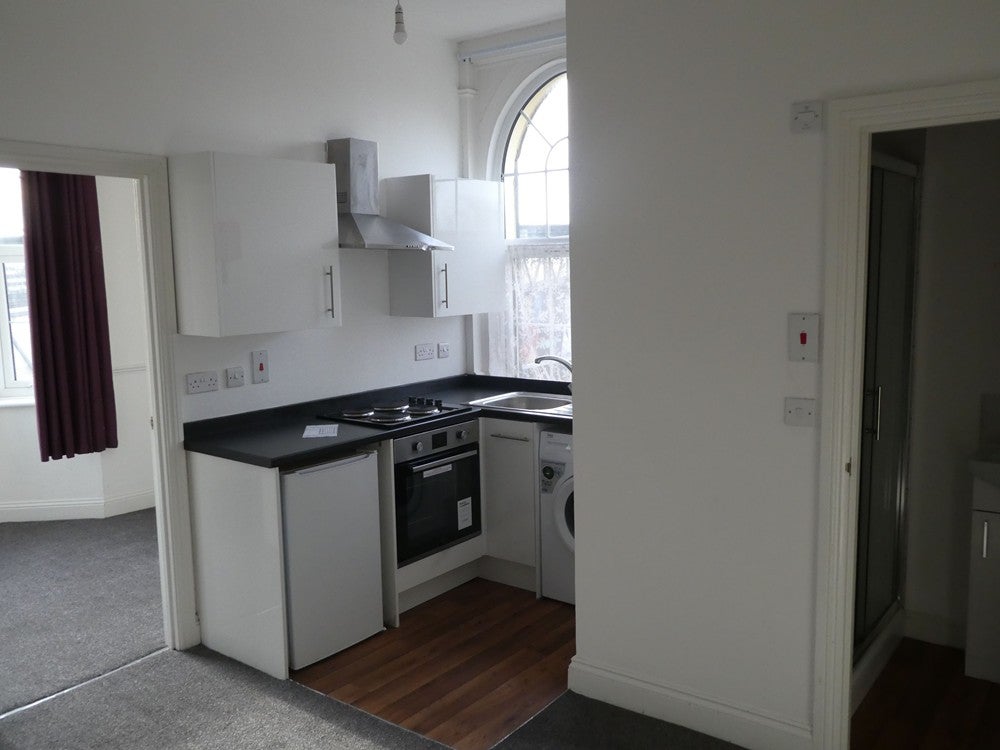 Flat Midland Road in Bedford