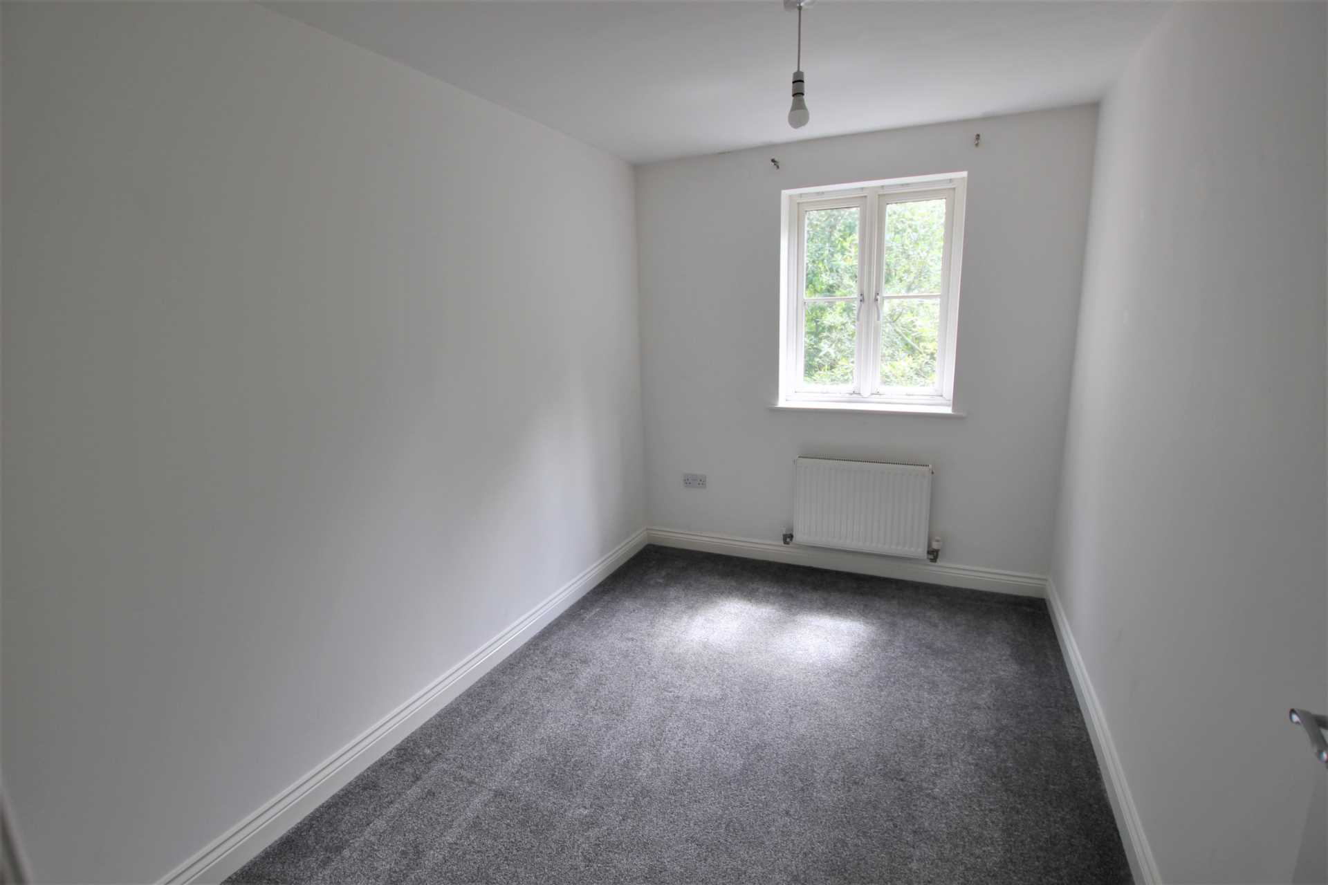 Flat Wakehurst Gardens in Weston-super-Mare