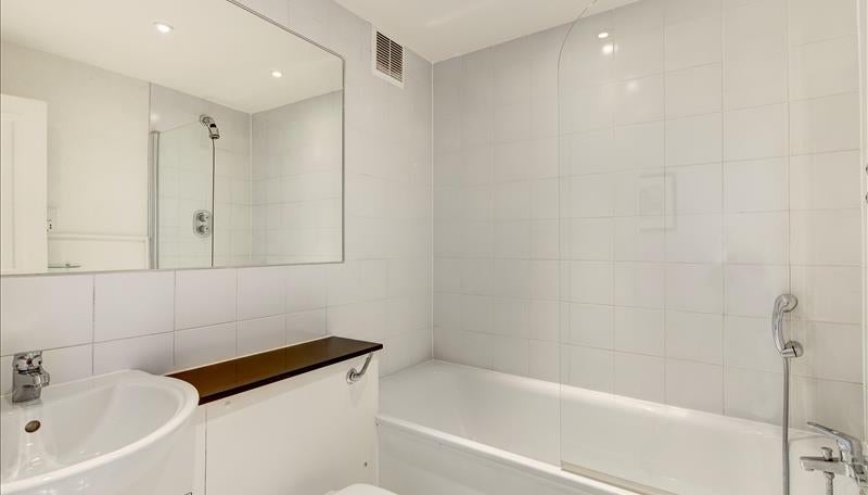 Flat Pelham Crescent in Greater London