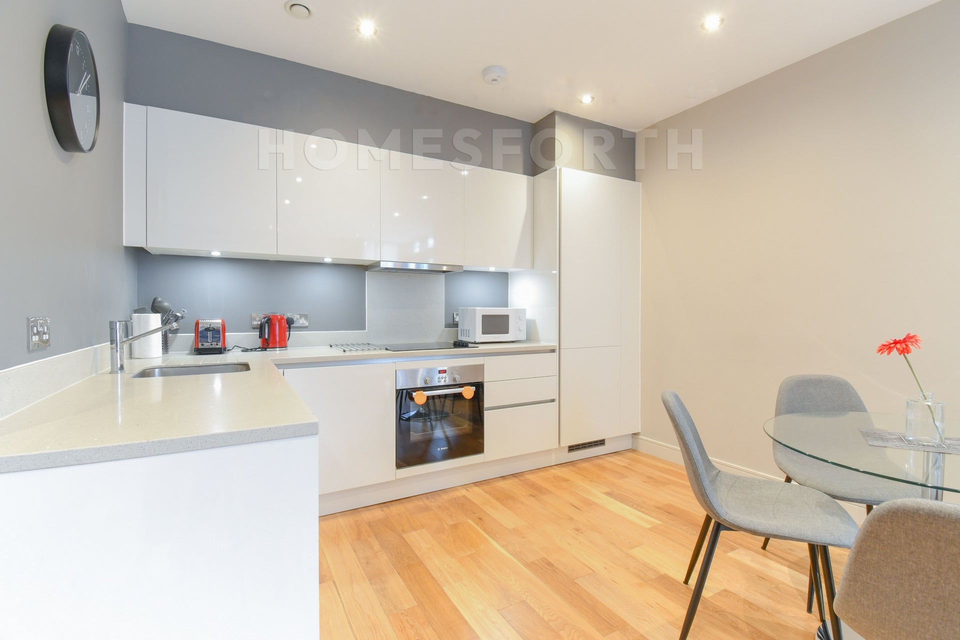 Flat Lansdowne Road in Greater London
