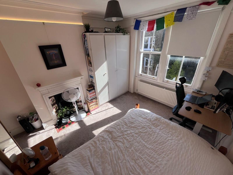 Room Broomwood Road in Greater London