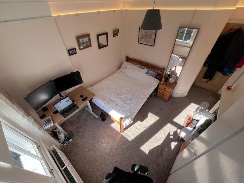 Room Broomwood Road in Greater London