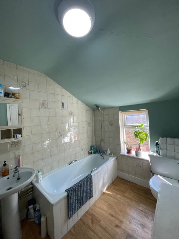 Room Broomwood Road in Greater London