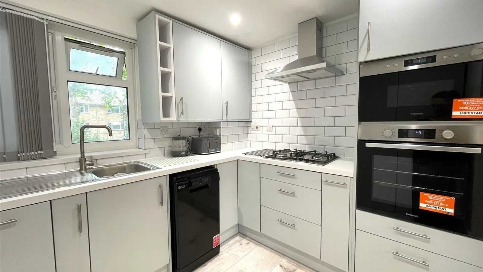 Flat Buckingham Close in Greater London
