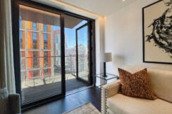 Flat Ponton Road in Greater London