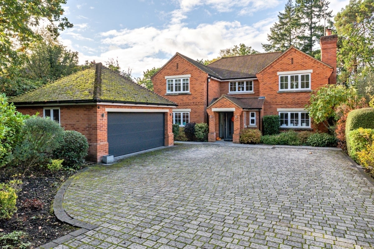 House Upper Chobham Road in Surrey Heath