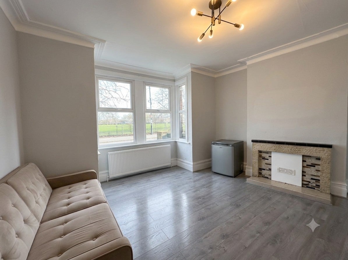 Flat Etherley Road in Greater London