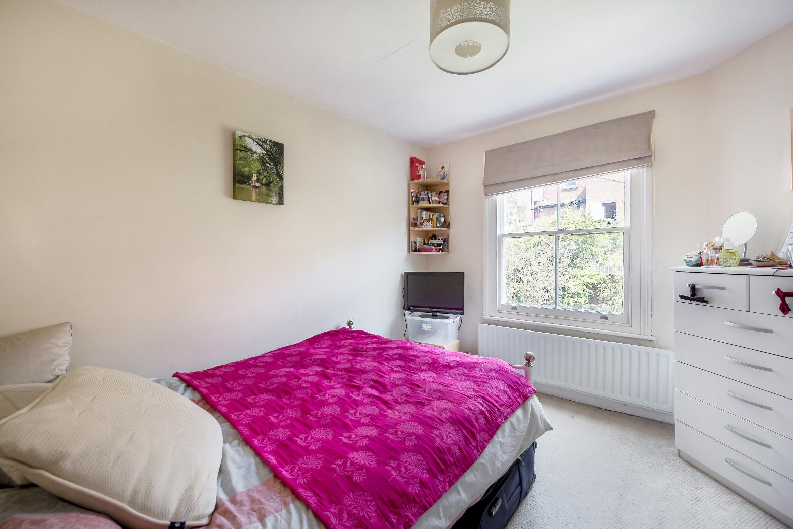 Flat Almeric Road in Greater London