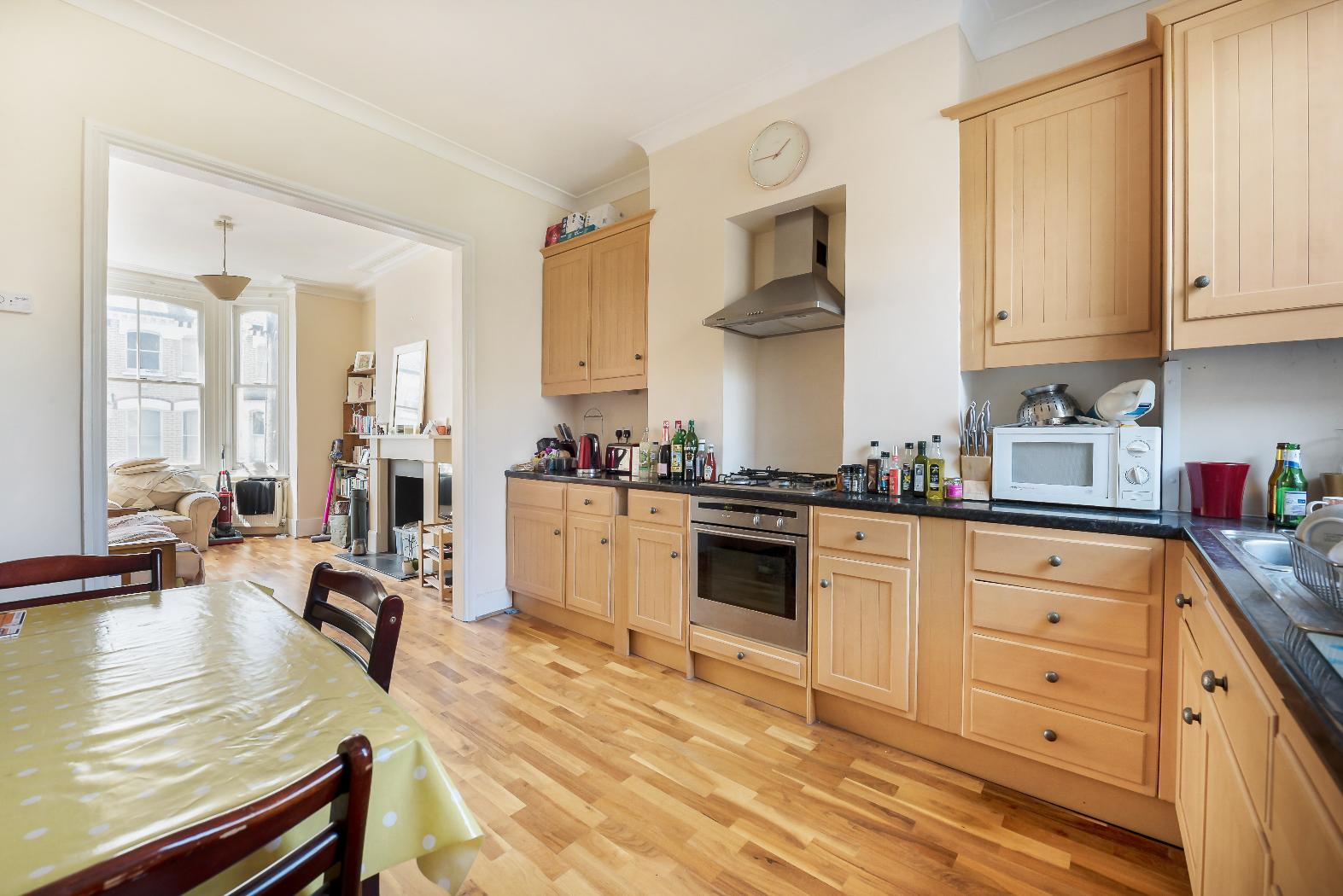 Flat Almeric Road in Greater London