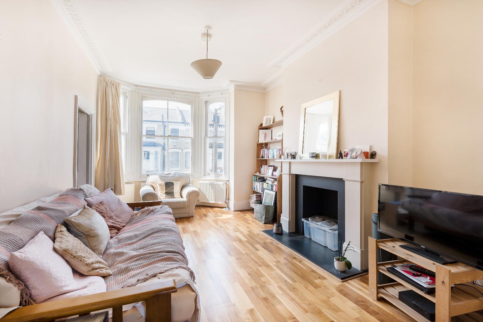 Flat Almeric Road in Greater London