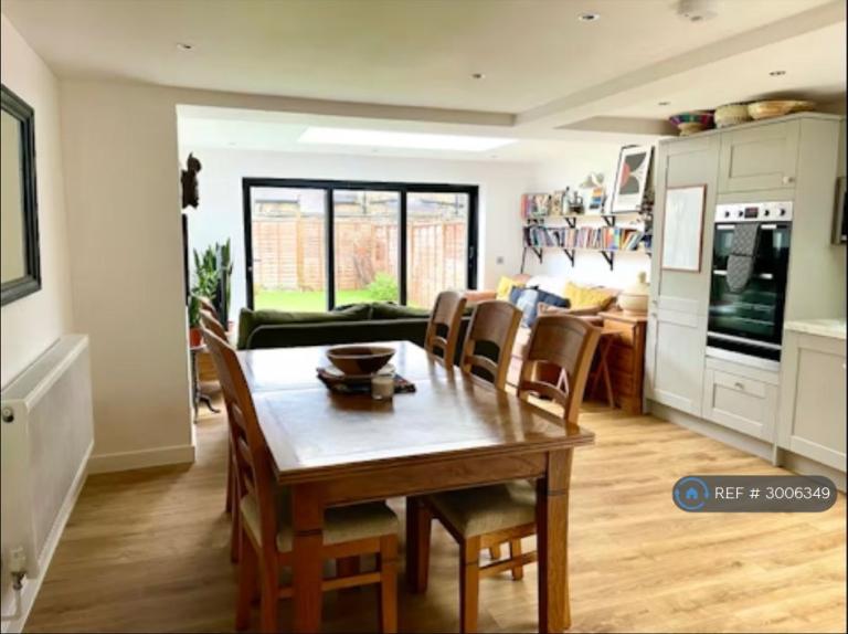 Room Naylor Road in Greater London