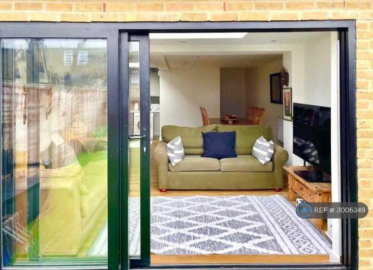 Room Naylor Road in Greater London