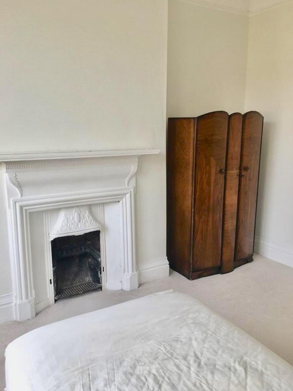 Room Holmdene Avenue in Greater London