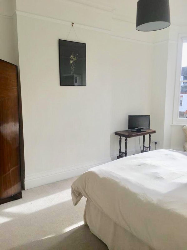 Room Holmdene Avenue in Greater London