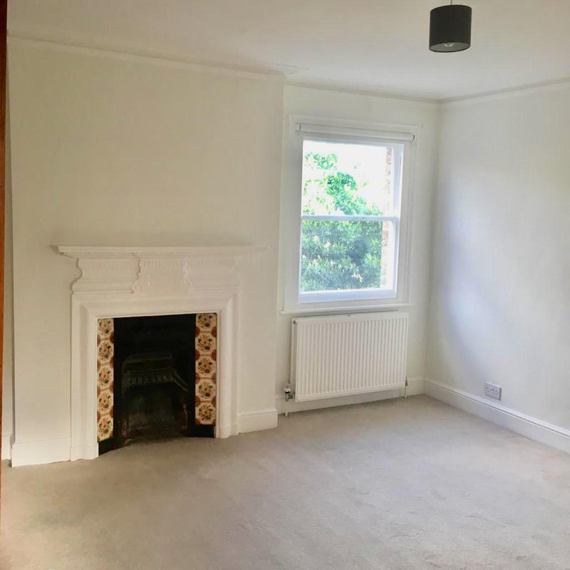 Room Holmdene Avenue in Greater London