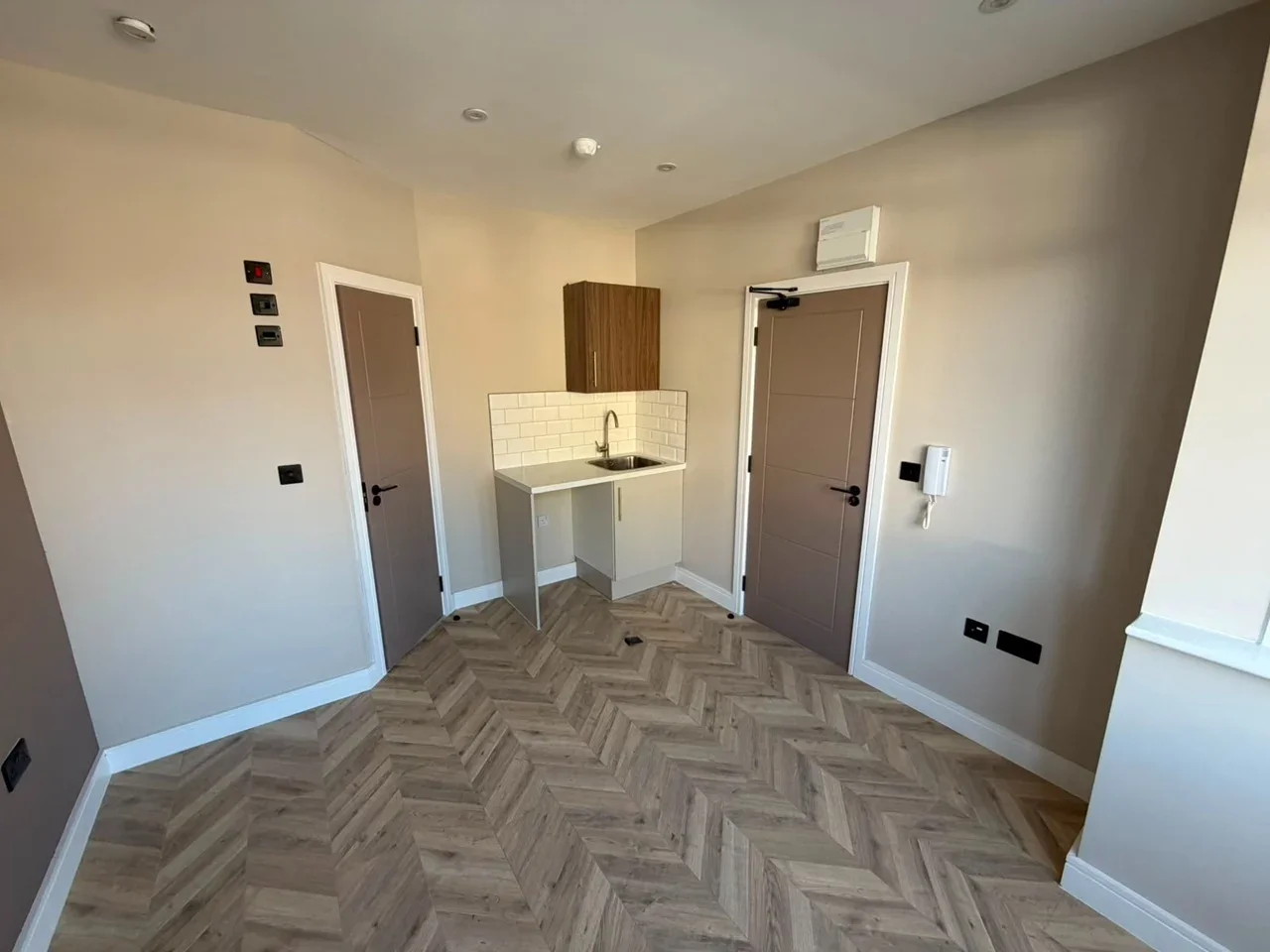 Flat Birkbeck Road in Greater London