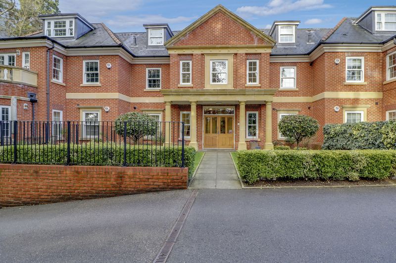 Flat Dry Arch Road in Sunningdale