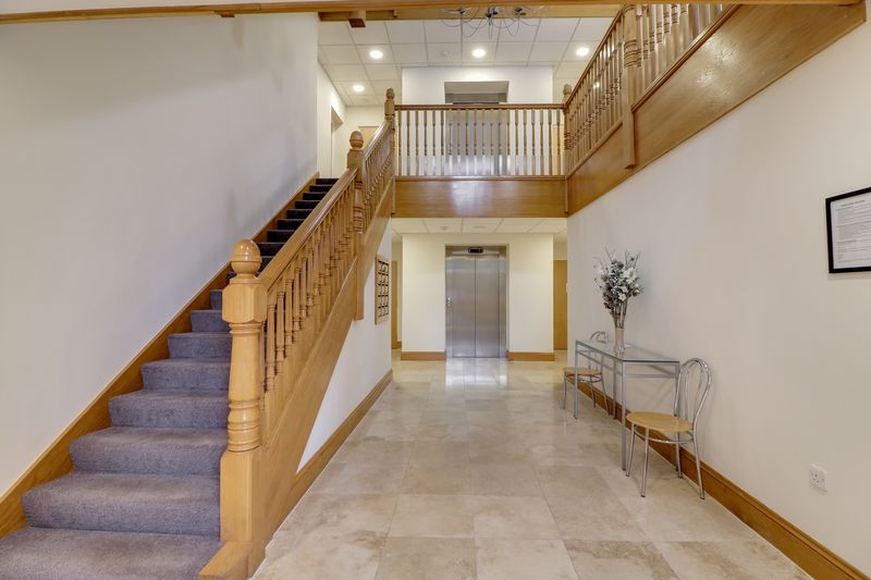 Flat Dry Arch Road in Sunningdale