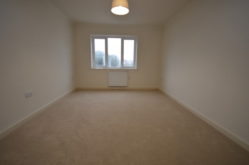 Flat Keyhaven Road in New Forest