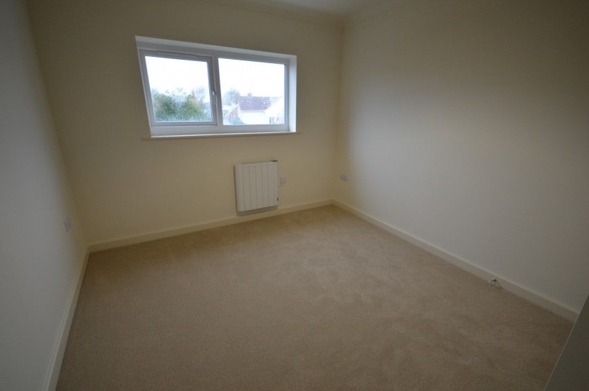 Flat Keyhaven Road in New Forest