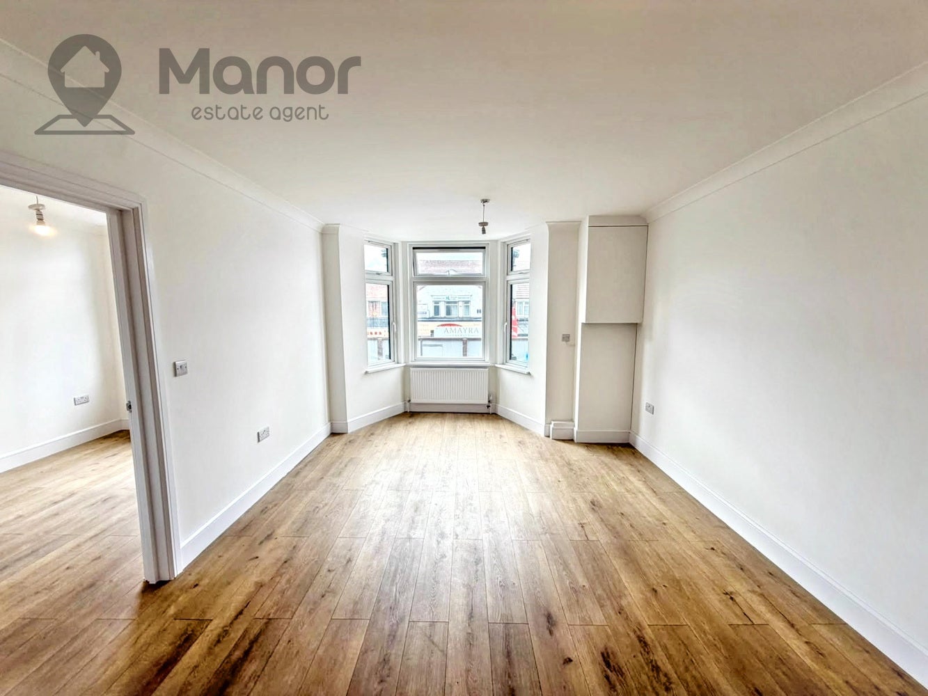 Flat Ilford Lane in Greater London