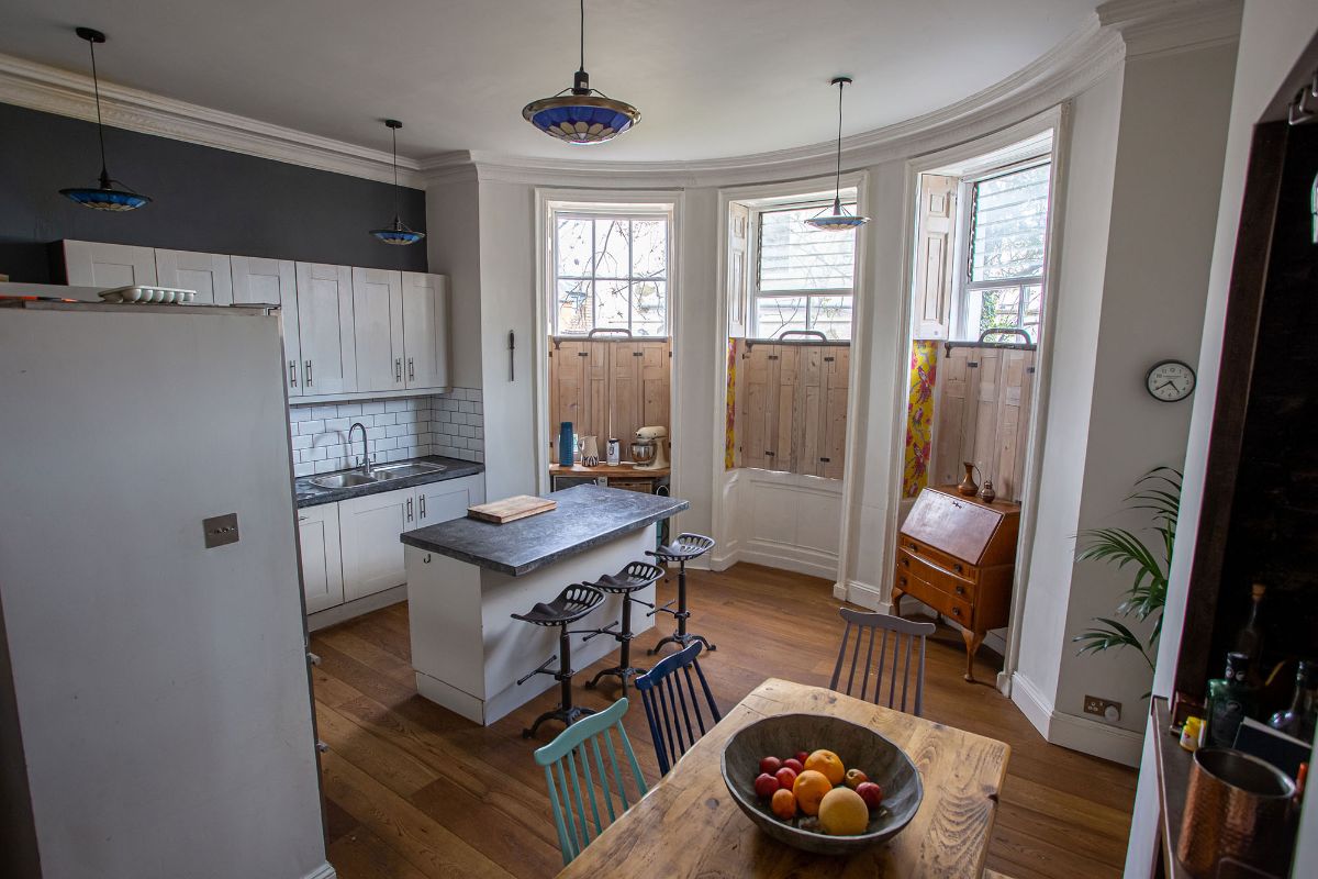 Flat Lodge Avenue in Greater London