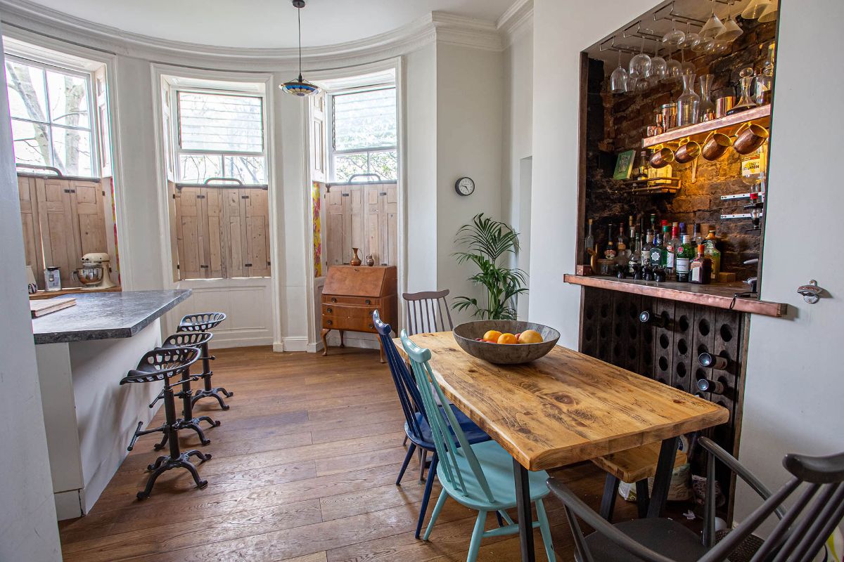 Flat Lodge Avenue in Greater London