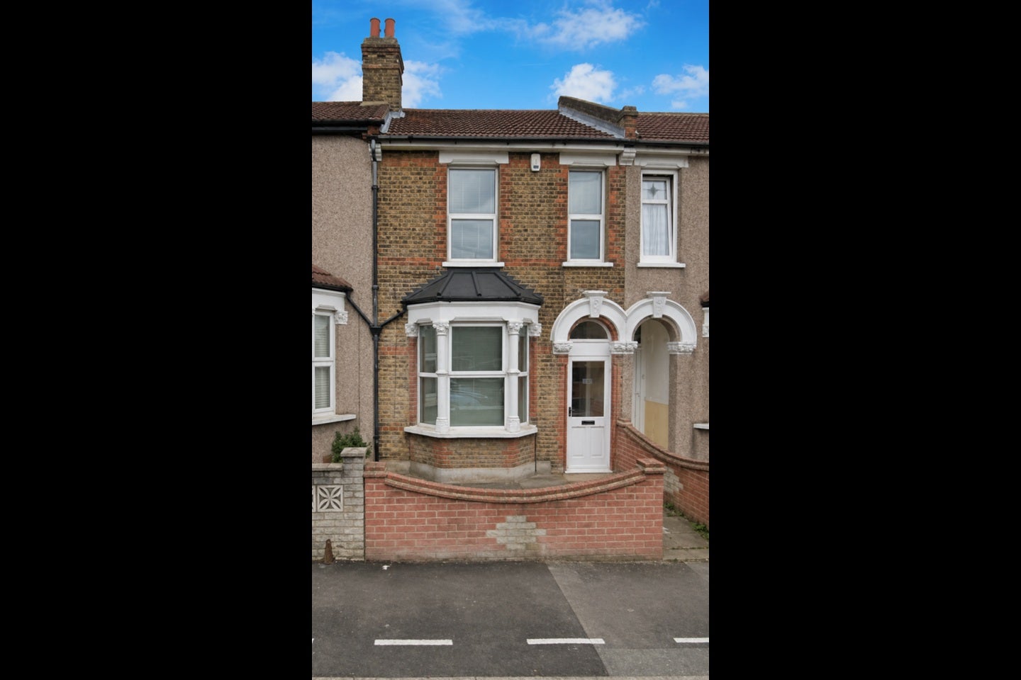 Flat Barnfield Road in Greater London
