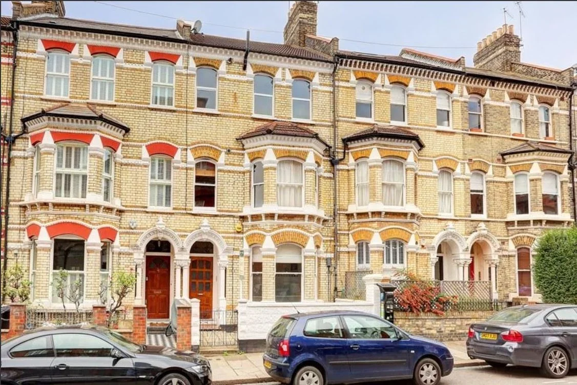 Flat Ilminster Gardens in Greater London