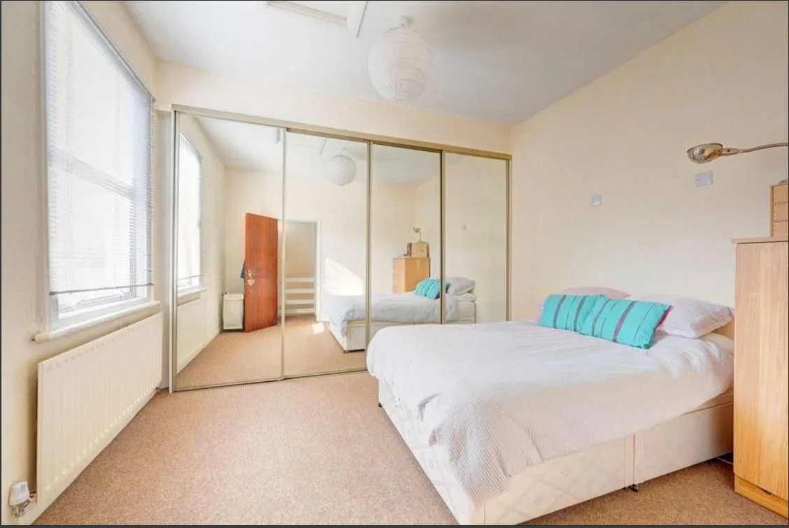 Flat Ilminster Gardens in Greater London
