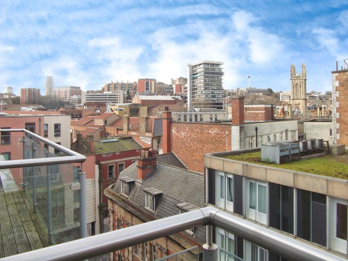 Flat Marsh Street in Bristol