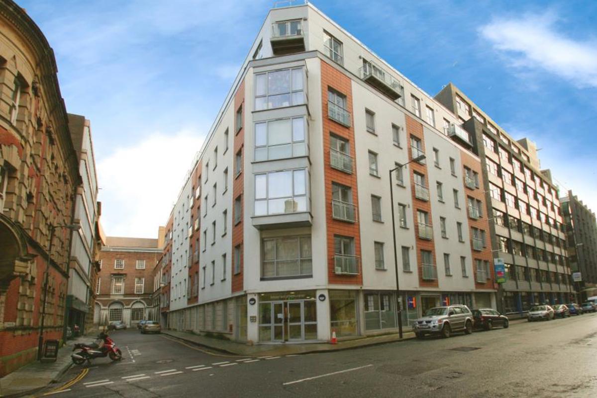 Flat Marsh Street in Bristol