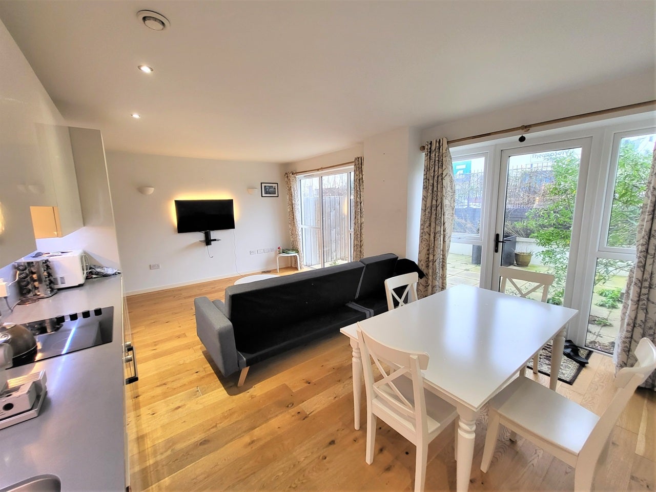 Flat Stafford Road in Greater London