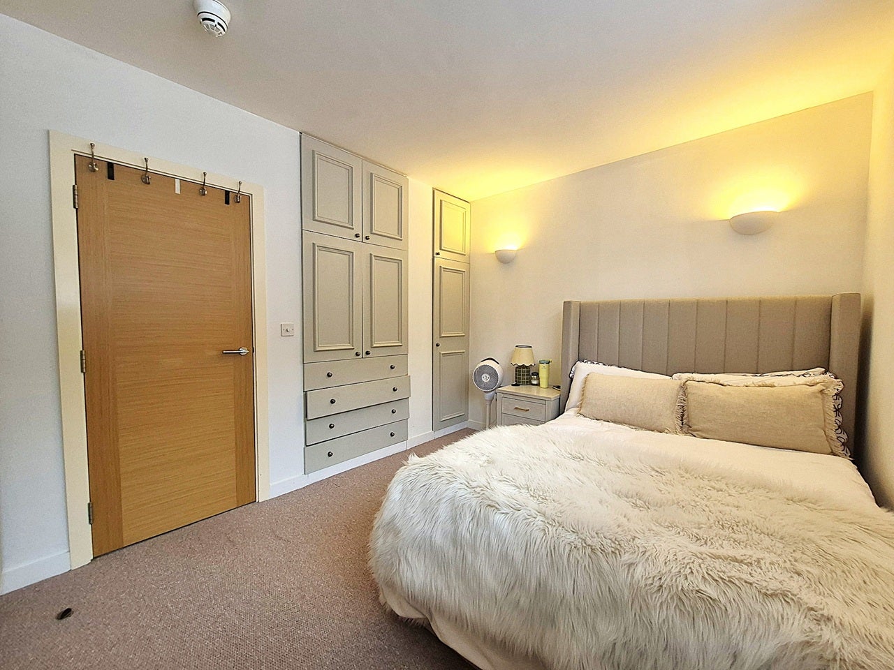 Flat Stafford Road in Greater London