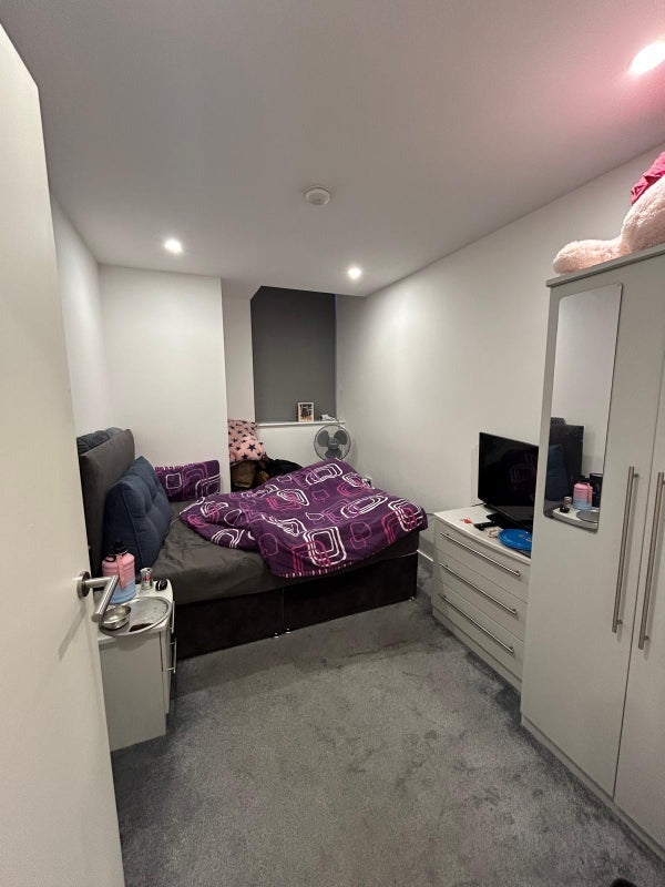 Room High Street in Sandwell