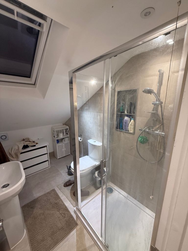 Room High Road in Greater London