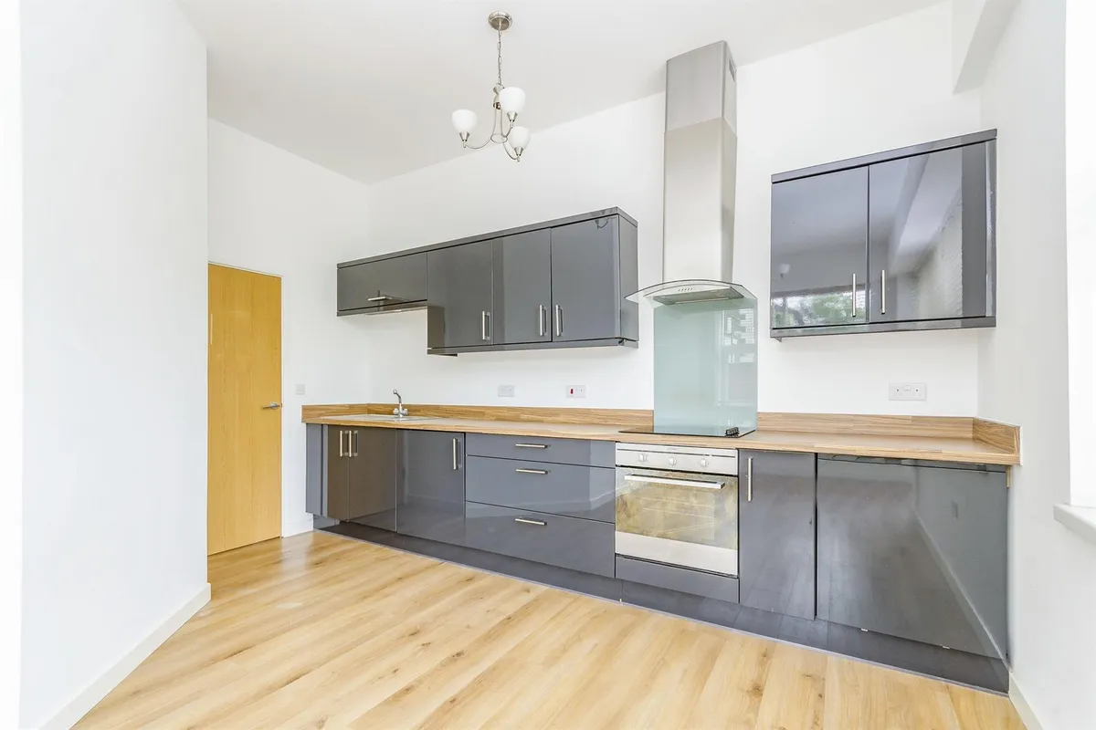 Flat Millbrook Road East in Southampton