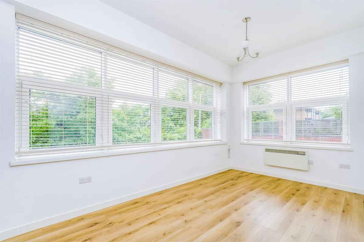 Flat Millbrook Road East in Southampton