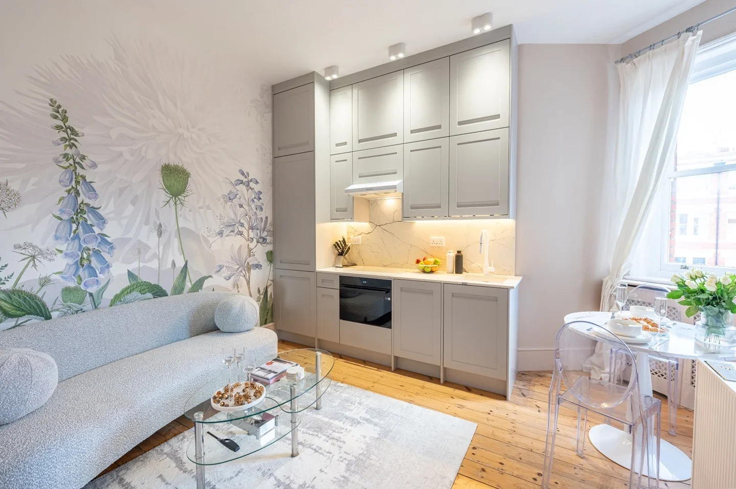 Flat Lurline Gardens in Greater London