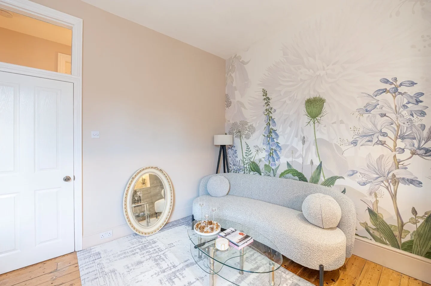 Flat Lurline Gardens in Greater London