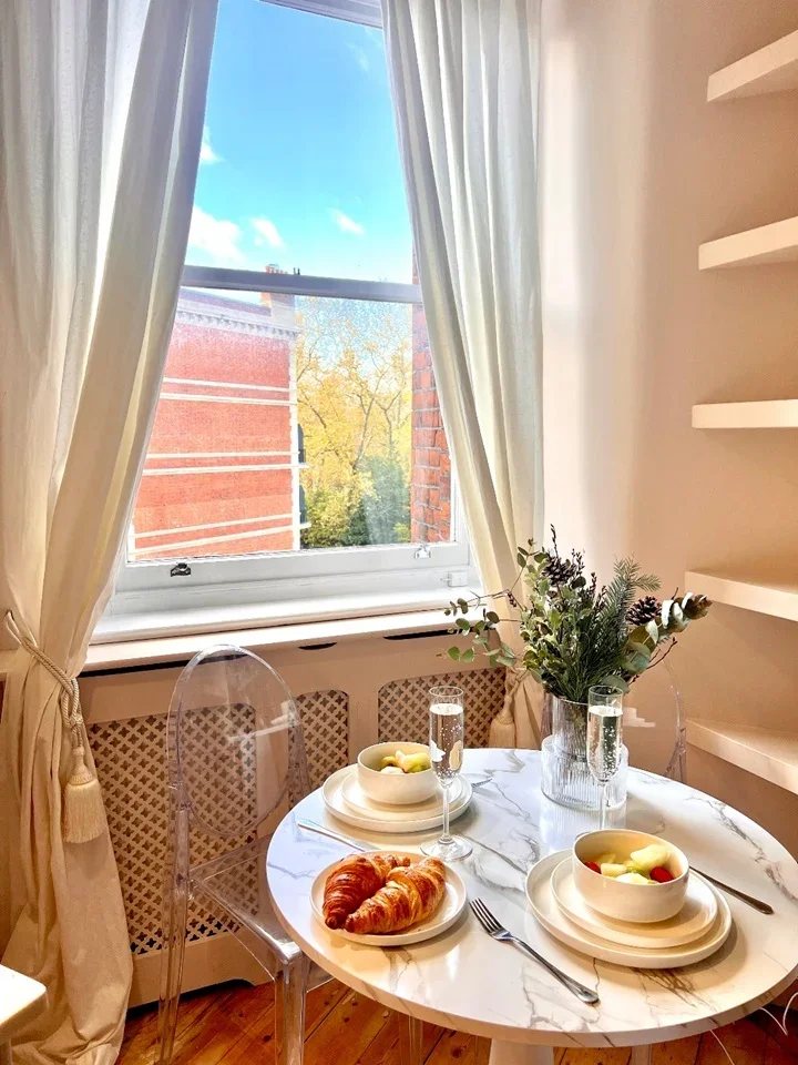 Flat Lurline Gardens in Greater London
