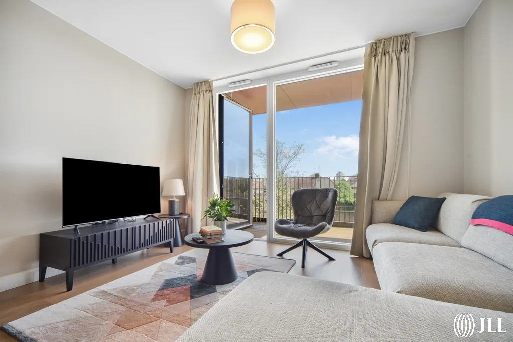 Flat Copperworks Wharf in Greater London