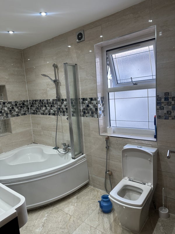 Room Chaucer Road in Greater London